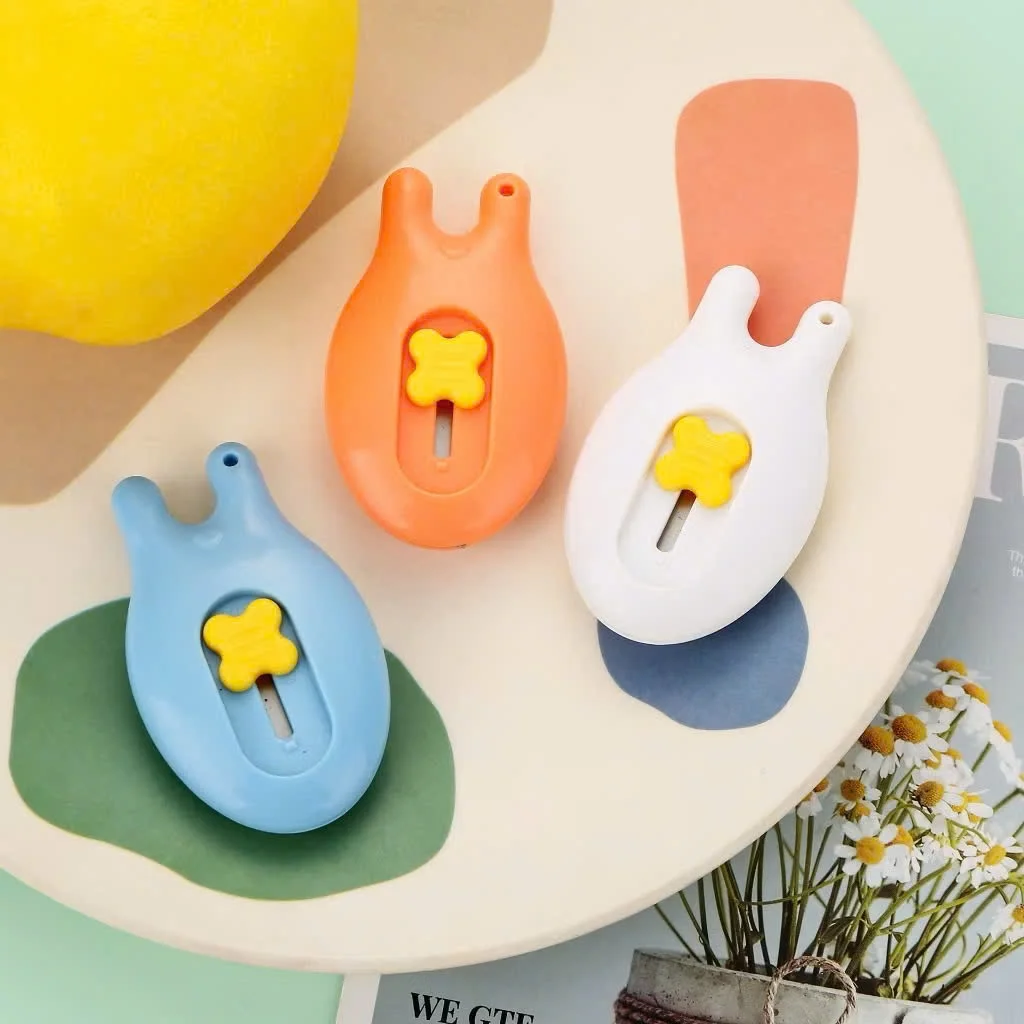 Dao Cắt Giấy/ Dao Rọc Giấy Mini SHIF Hình Gấu Dâu Lotso, Ếch, Khủng Long, Thỏ, Thơm Siêu Dễ Thương, Siêu Bén