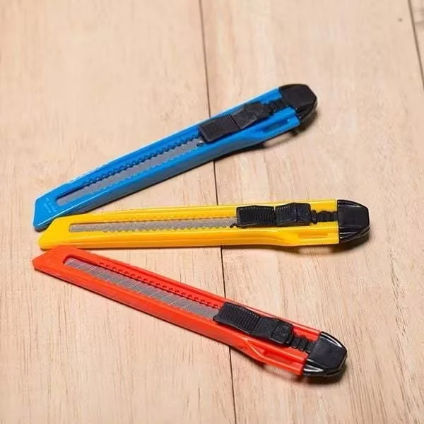 Dao rọc giấy cỡ nhỏ Thiên Long FO-KN03 - Size 9mm nhỏ gọn, tiện lợi