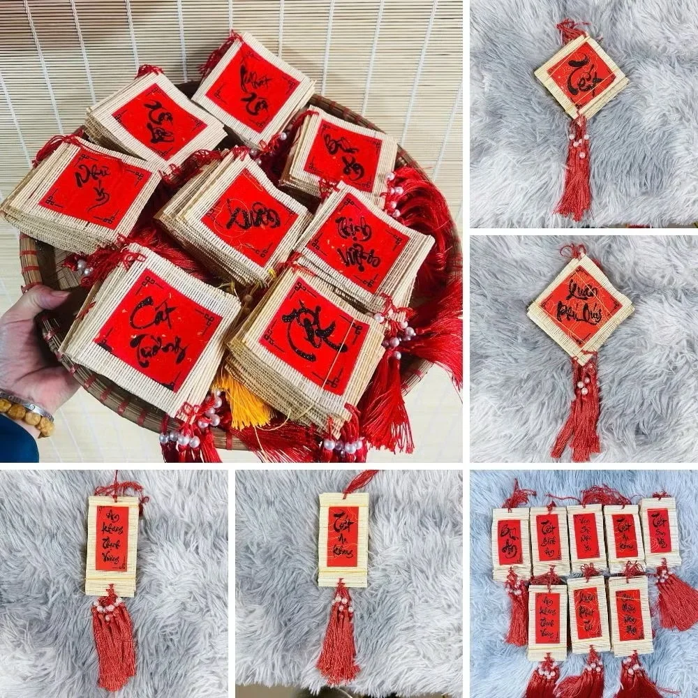 Liễn mành tre trang trí tết. Mành tre thư pháp giấy đỏ câu đối. Liễn treo cành hoa đào, hoa mai