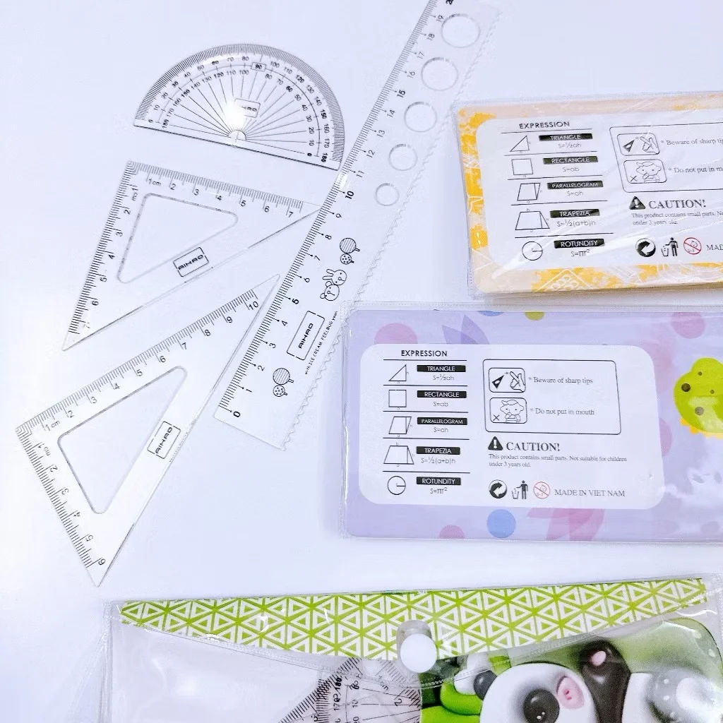 Thước Bộ Cứng 4 Món 20CM (Thước thẳng, đo độ, eke, tam giác cân) túi nhựa nút tiện lợi Aihao Chính Hãng (Màu Ngẫu Nhiên)